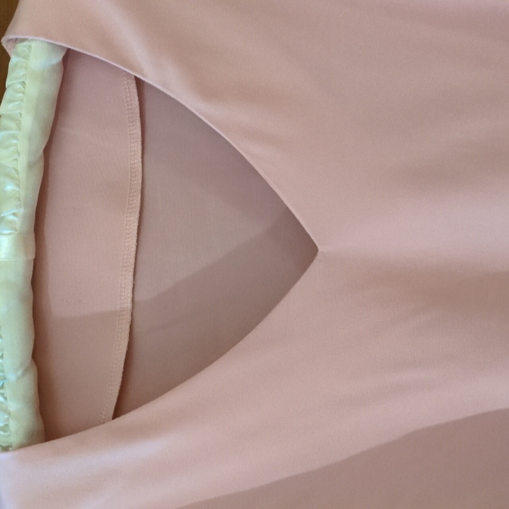 Make Me Chic Elegant Pink V-Neck Women's Top Size Large - Picture 9 of 12